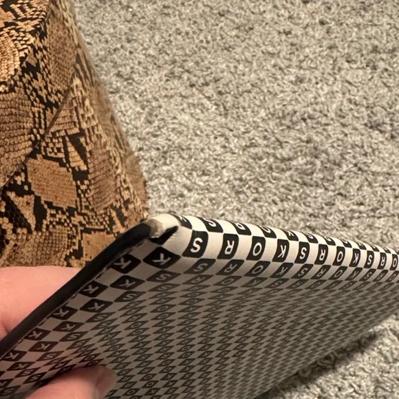 Michael Kors Black and White Geometric Clutch - Picture 5 of 6